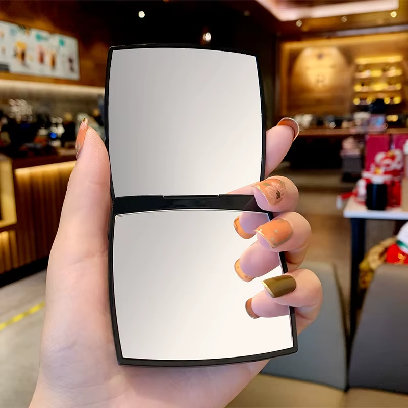 180° Portable and Compact Mirror