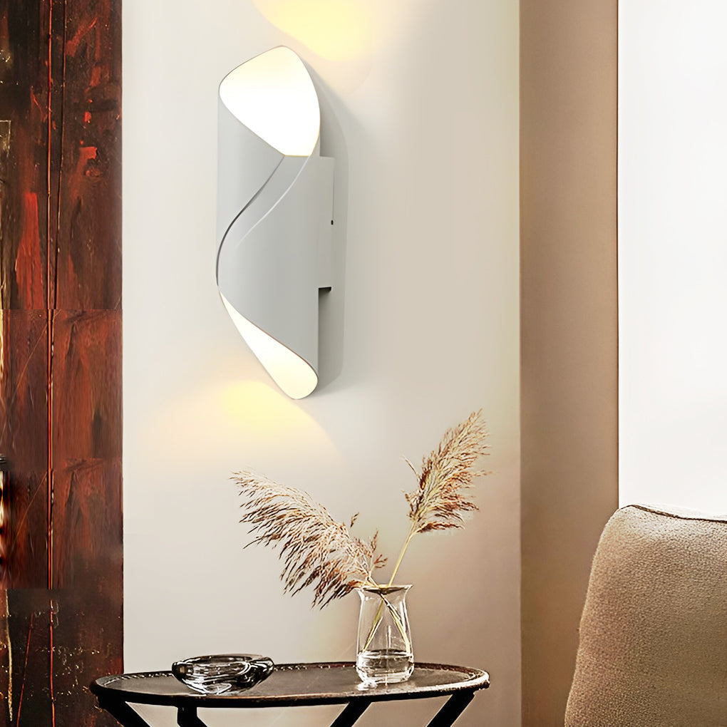Energy Efficient Outdoor Wall Lamp
