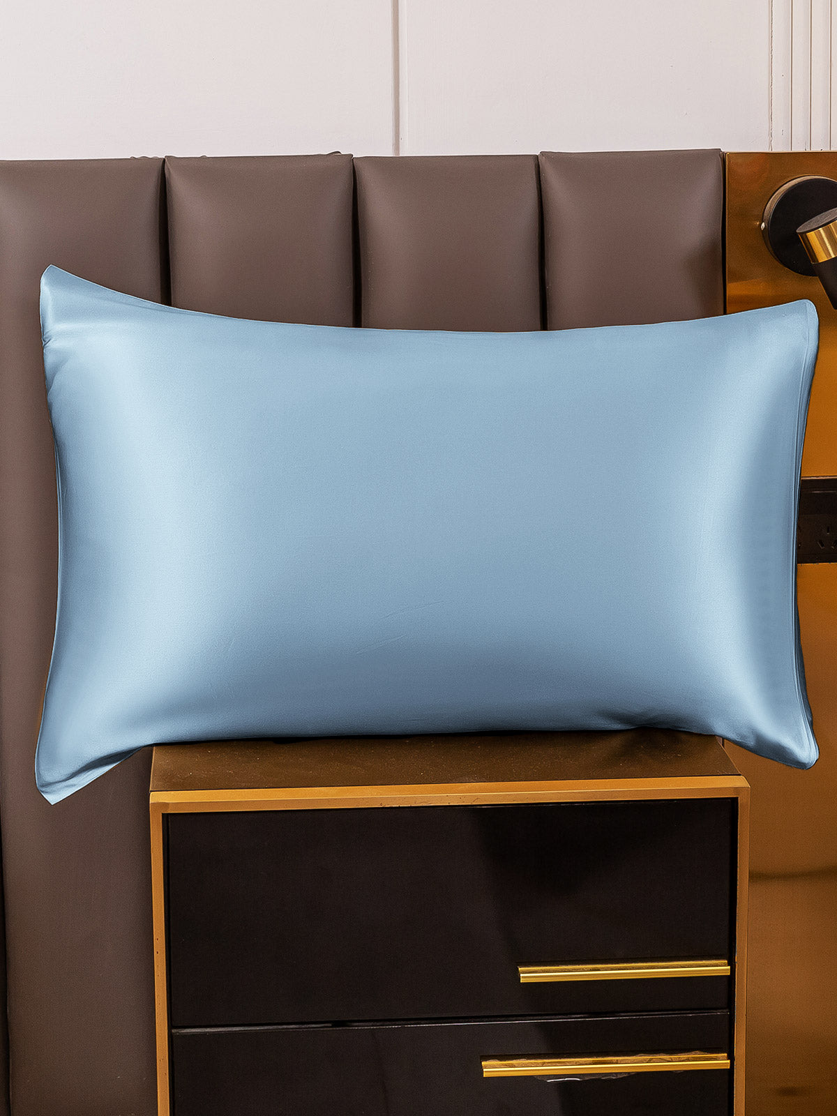 Soft Mulberry Silk Pillowcase with Zipper Closure