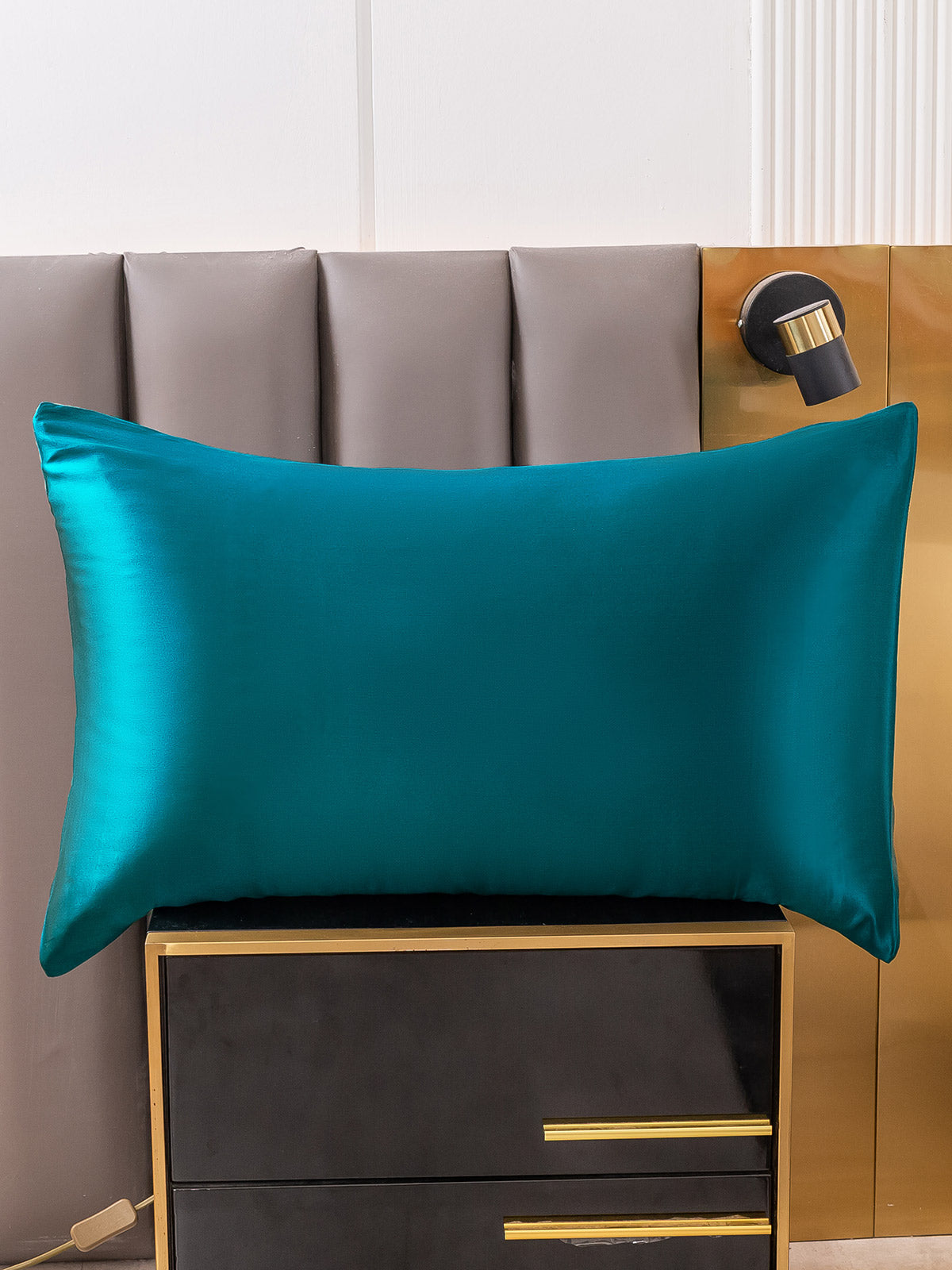 Luxurious Silk Pillowcase with Zipper Closure