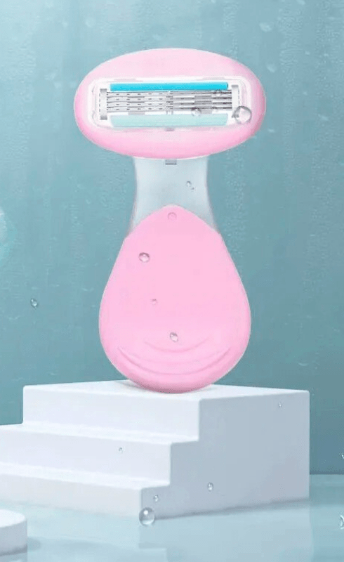 Precise 4-Blade Travel Razor for Close Shaving