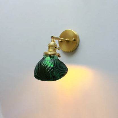 Elegant Traditional Wall Light
