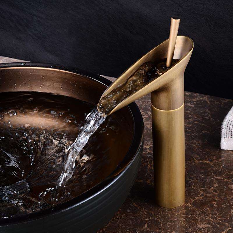 Classic Cascade Bathroom Sink Faucet - Glamry