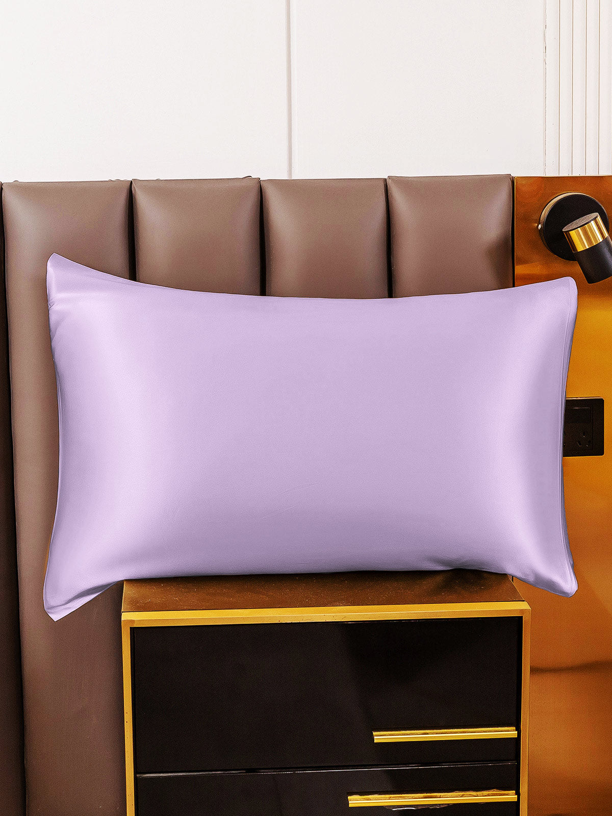 Soft Mulberry Silk Pillowcase with Zipper Closure
