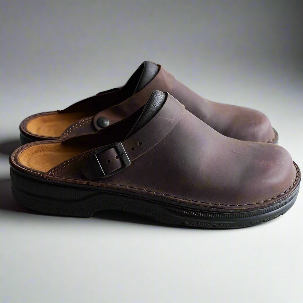 Cozy Women's Clogs with Adjustable Strap – Soft Closed Toe Shoes